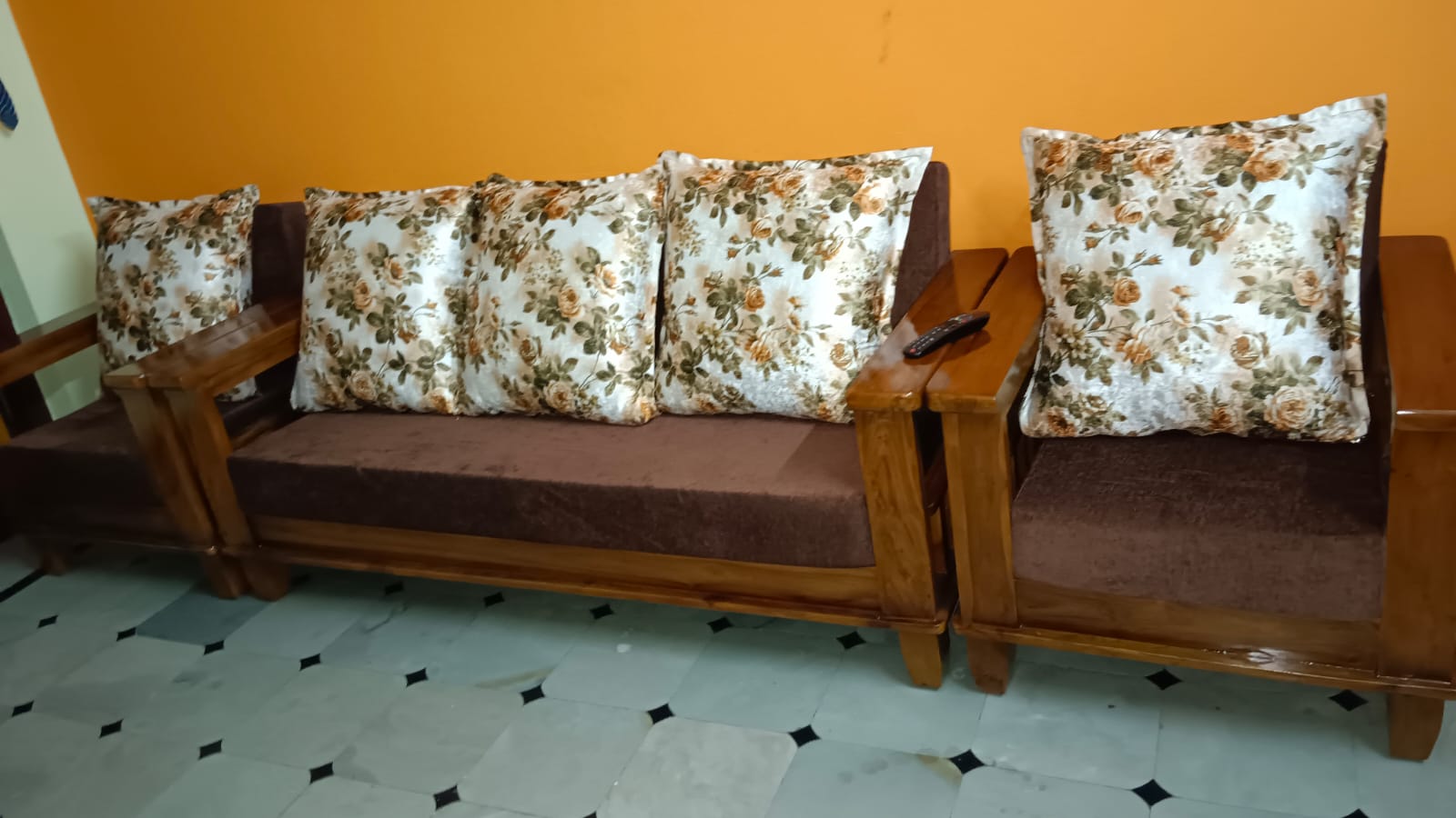 WOODEN SOFA SET